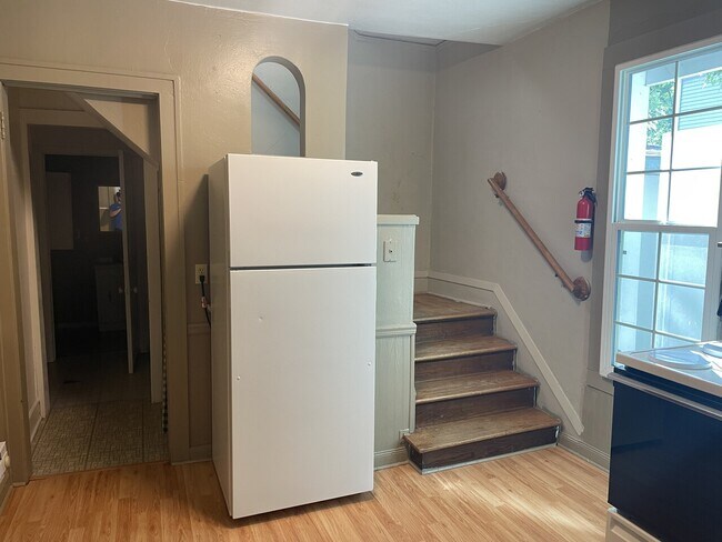 Building Photo - Rost Duplex