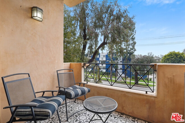 Building Photo - 16123 Sunset Blvd