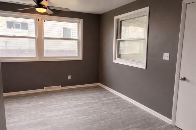 Building Photo - Spacious 2 Bedroom Iowa Home Available Now