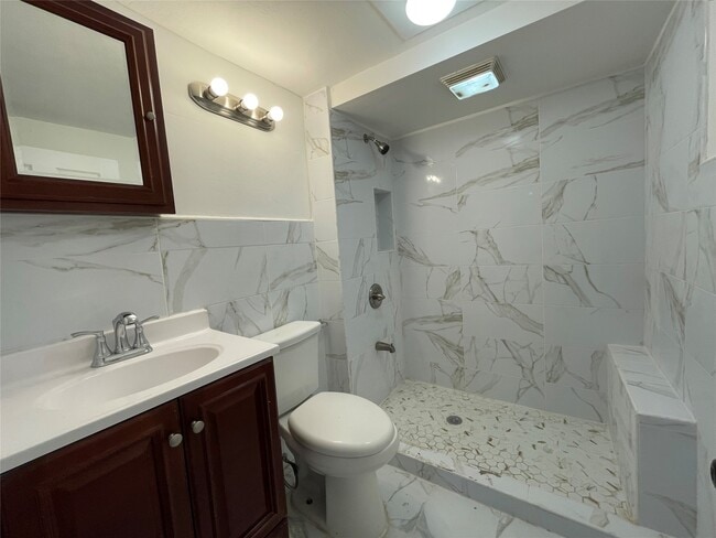 Building Photo - 417 Adams Ave