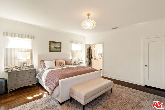 Building Photo - 144 S Orange Dr