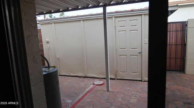 Building Photo - 1627 W Hazelwood St