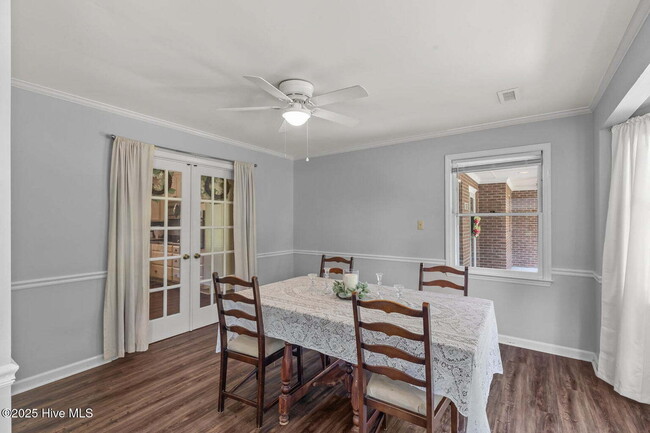 Building Photo - Beautiful 3 Bedroom, 2 Bath Home -135 Yate...