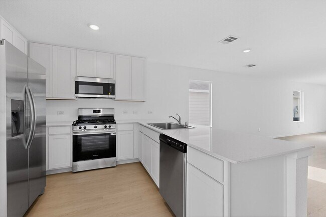 Building Photo - 3 Bedroom, 2 Bath Single-Story Lennar Home in Eastland Community