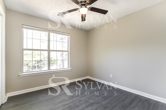 Building Photo - Spacious 4BR 3BA Home, Ready for You!