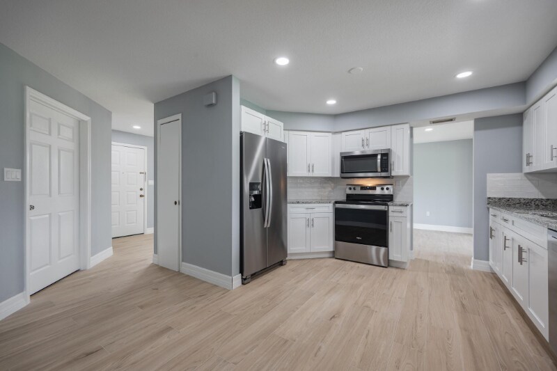Building Photo - 27050 Pelotas Dr