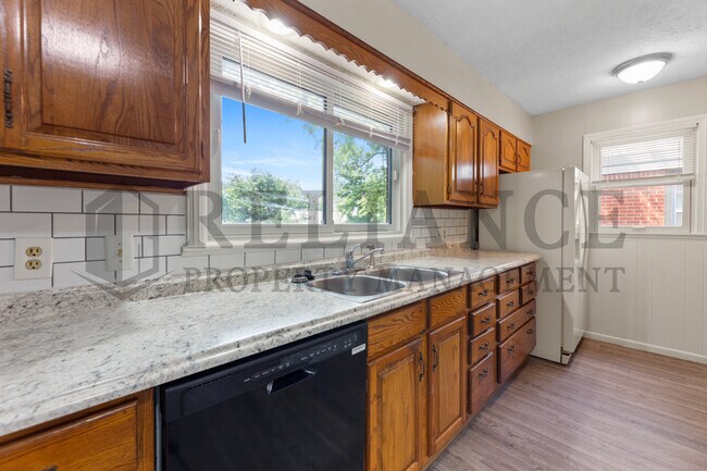 Building Photo - 1719 S Woodlawn St