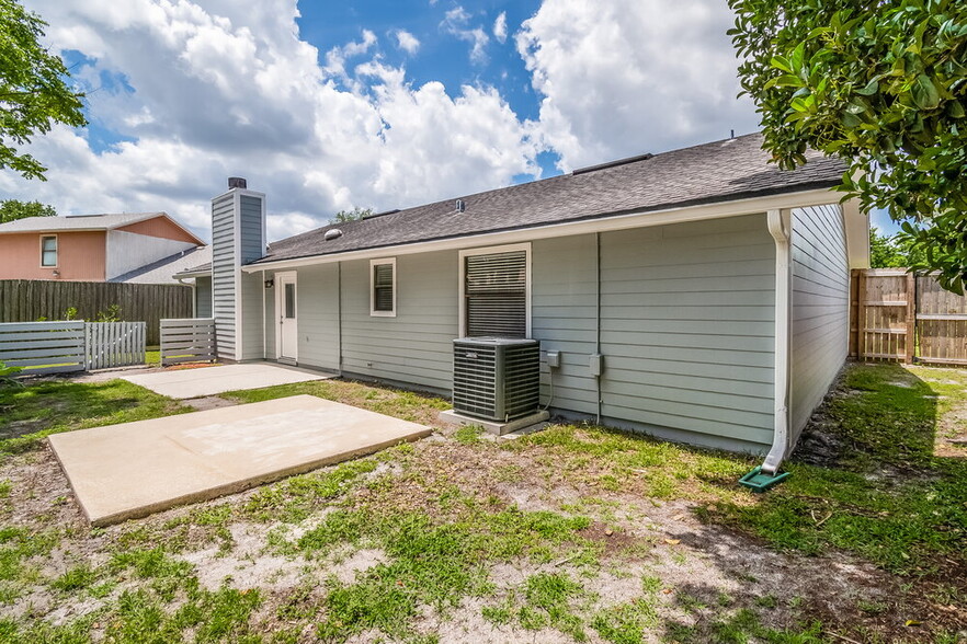 Building Photo - 11041 Losco Jct Dr