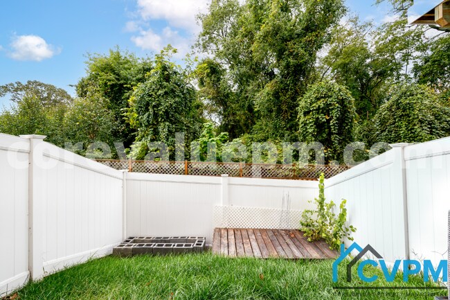 Building Photo - 1216 Acorn Ln