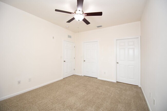 Building Photo - 2211 Golden Lake Loop