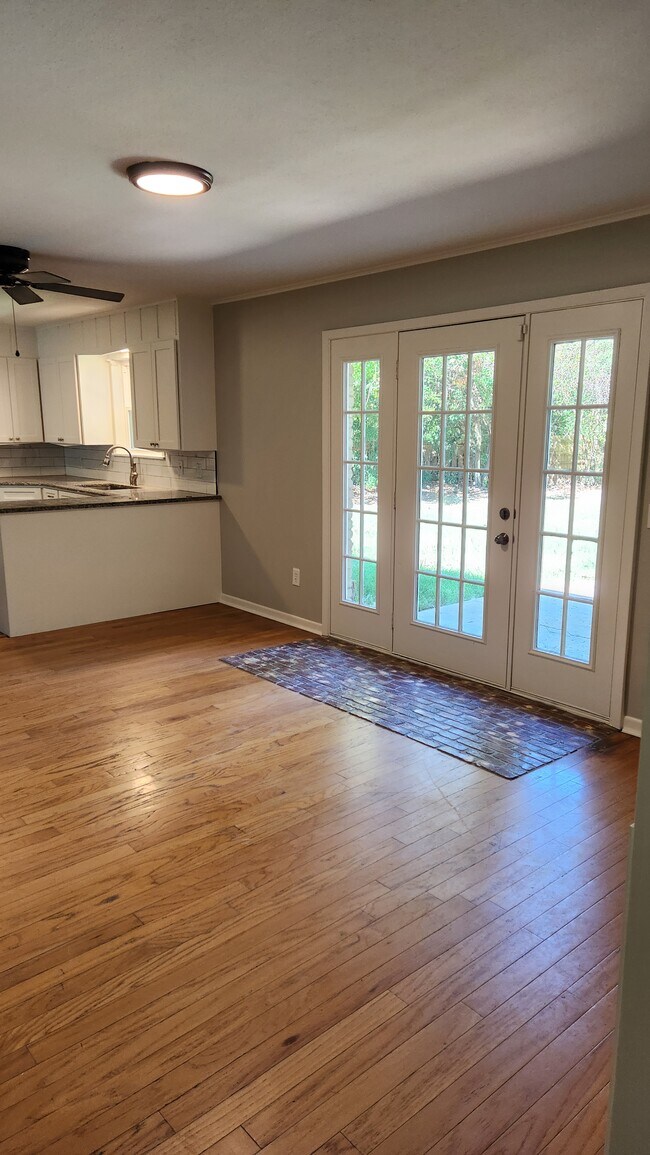 Building Photo - 3114 Tanglewood Dr