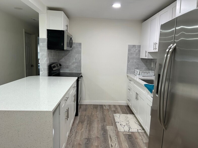 Kitchen - 4460 SW 49th Ct