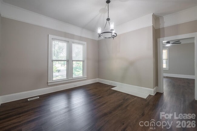 Building Photo - 809 Delane St