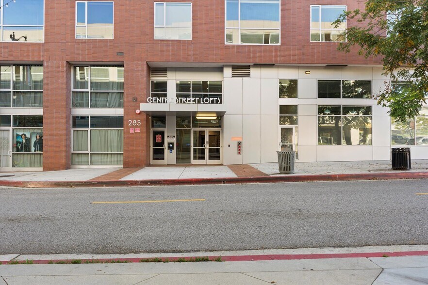 Building Photo - 285 W 6th St