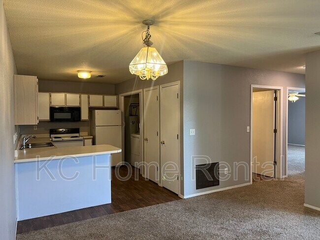 Building Photo - 2128 Highridge Dr
