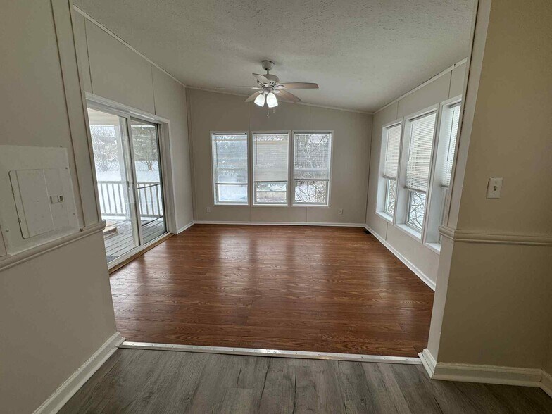 Building Photo - 2020 Marmoor Dr