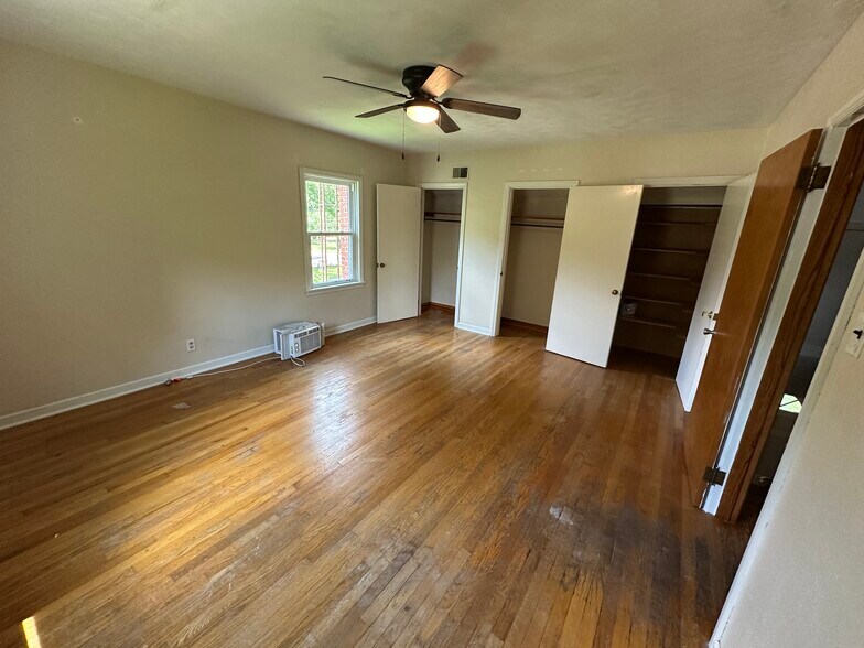 Building Photo - 1724 Kenton St