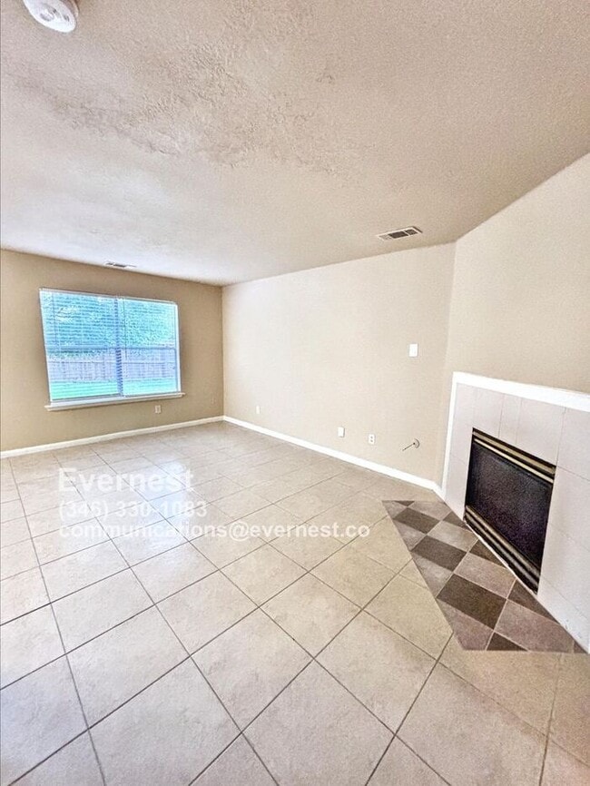 Building Photo - Beautiful 4-Bedroom Corner Lot Home in a P...
