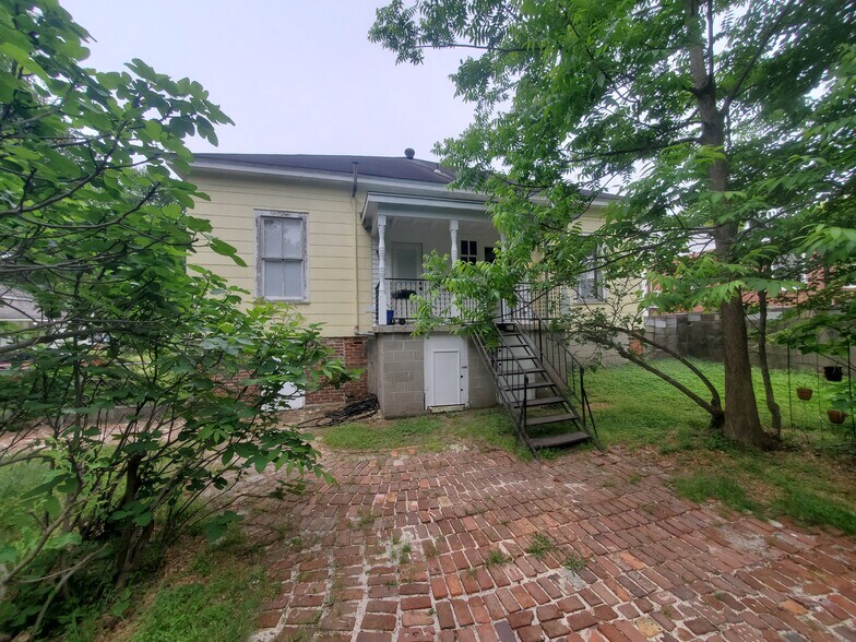Building Photo - 2567 English Ave