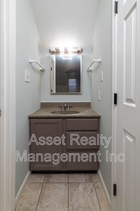 Building Photo - 928 Chip Cove Ln