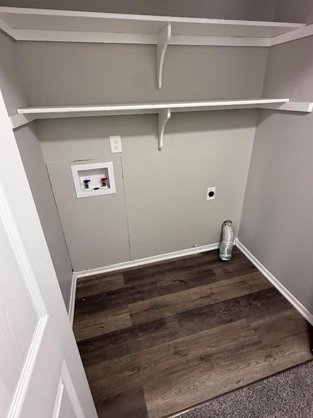 Building Photo - 620 S Mt Carmel St