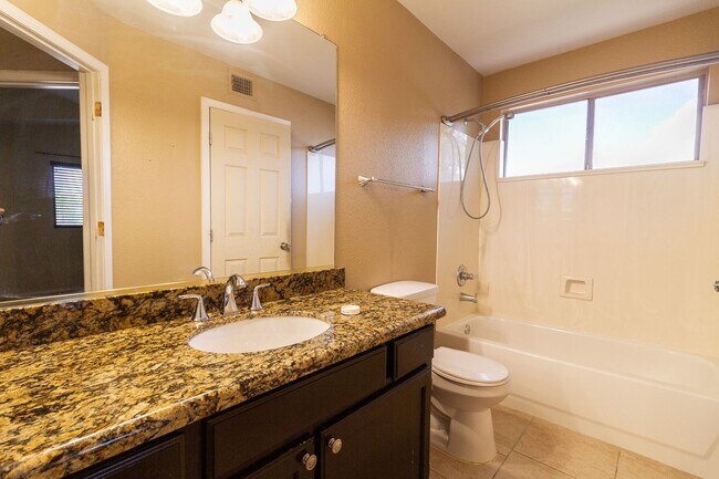 Building Photo - AMAZING 4 BED, 2.5 BATH HOME LOCATED NEAR 67TH AVE & UNION HILLS