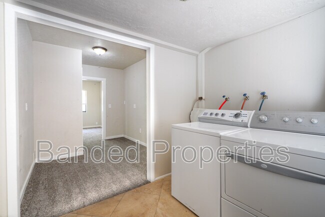 Building Photo - 276 W 700 N