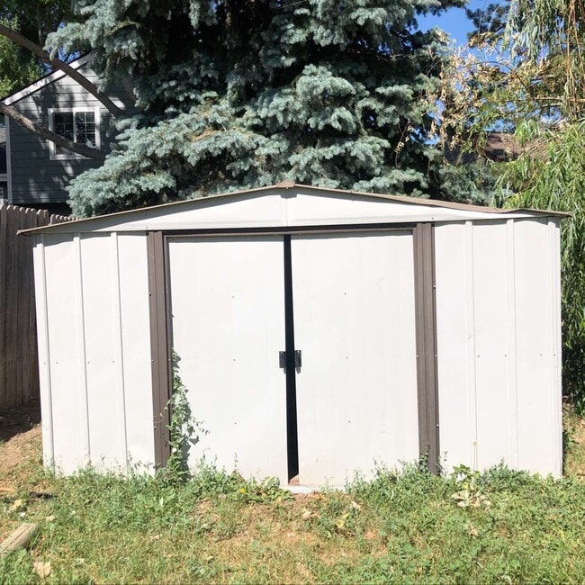 Building Photo - 725 Marigold Ln