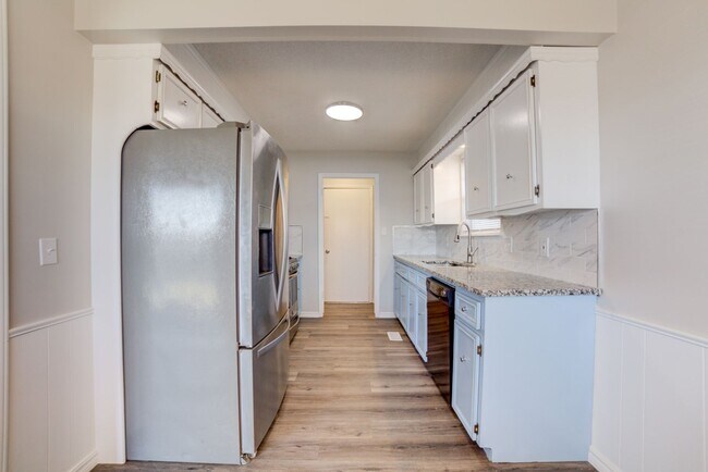 Building Photo - Newly renovated 3 bed / 2 Bath in Tulsa! Available Mid June!