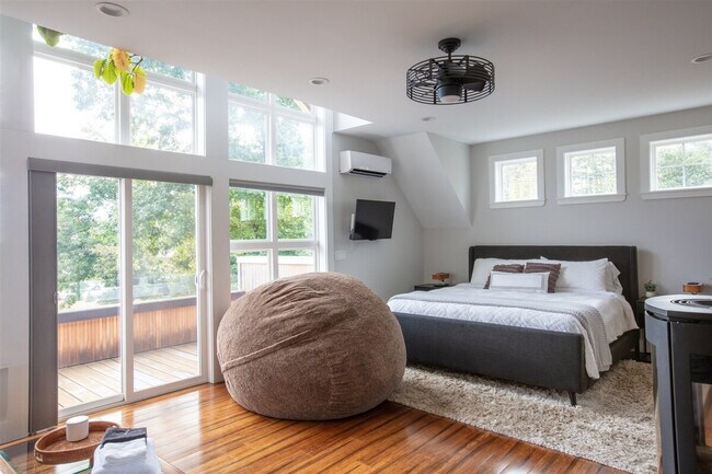 Building Photo - 13 Autumn Ln