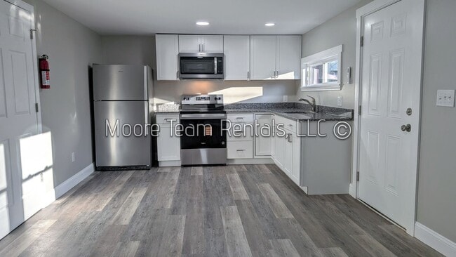 Building Photo - 906 White Pine Dr
