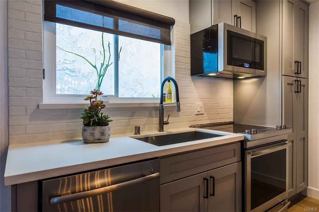 Stainless steel appliances - 18203 Coastline Dr
