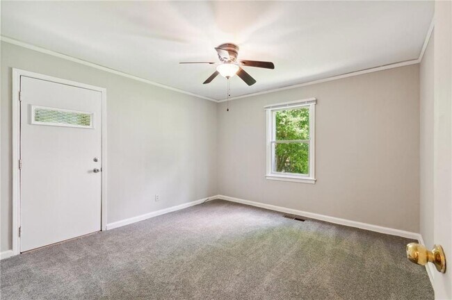 Building Photo - 1682 Bridgeport Dr NE