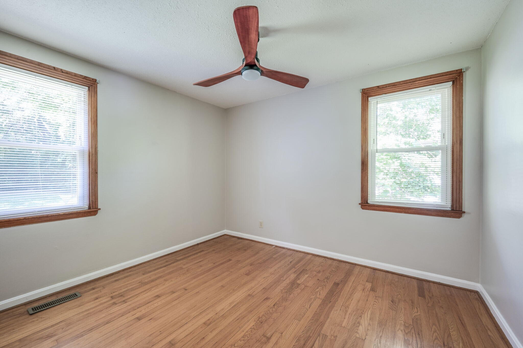 Building Photo - 531 Rosedale Ave