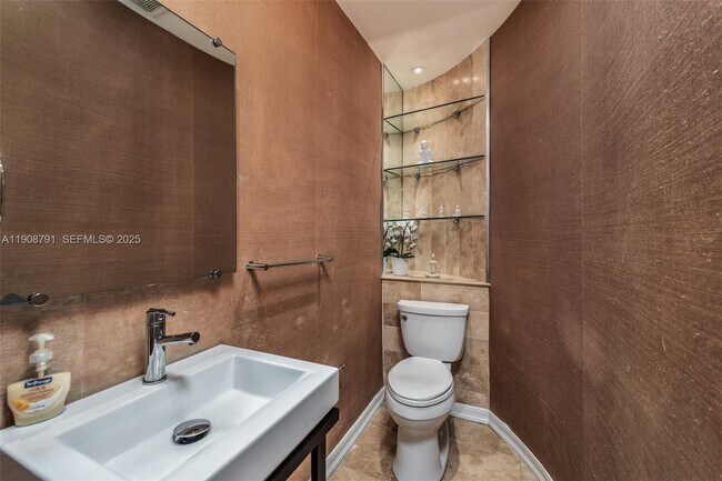 Building Photo - 1051 NE 89th St