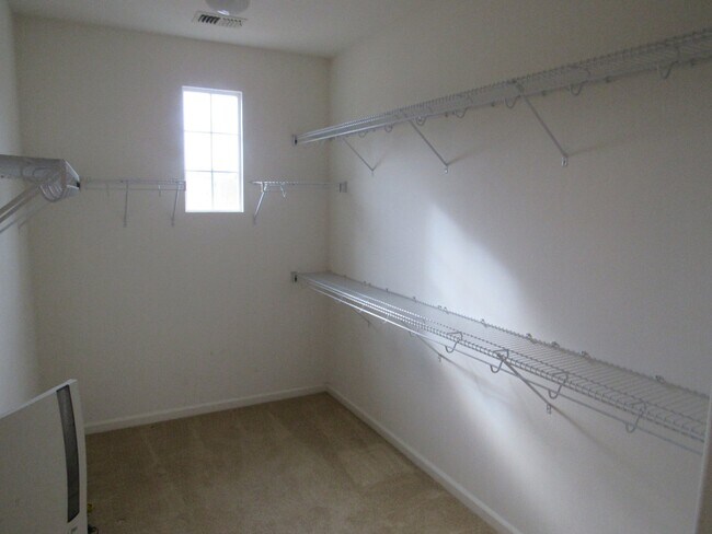 Building Photo - Gorgeous 4 Bed/3 Bath Mountain House Home ...