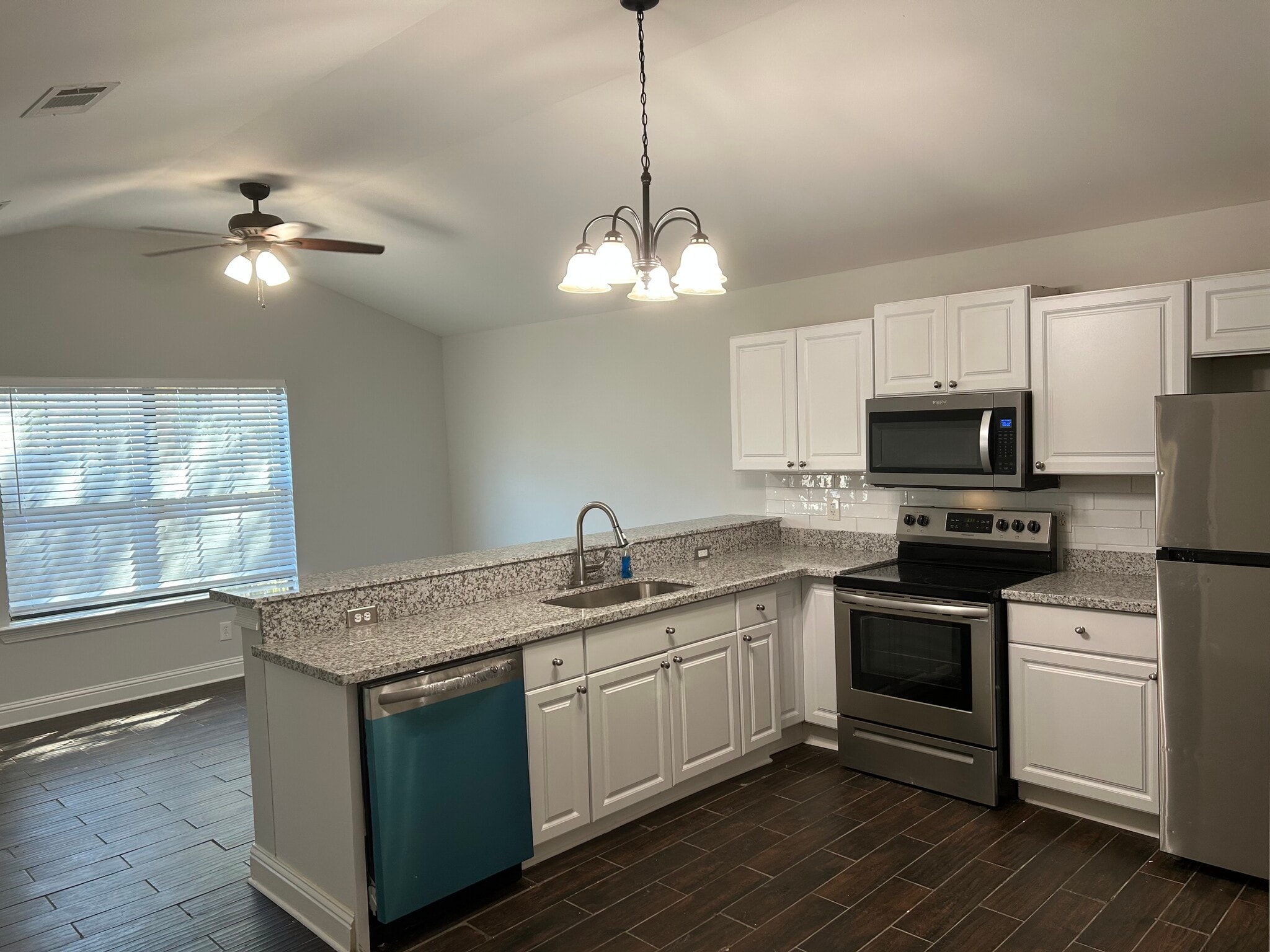 Building Photo - 193 Chevrolet St