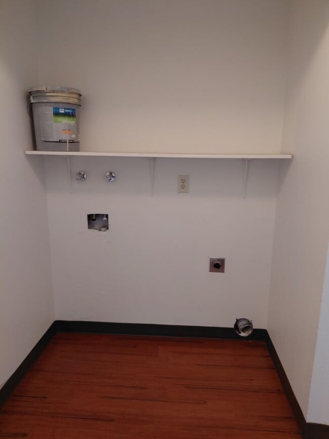 Building Photo - ALL PROSPECTIVE TENANTS MUST SUBMIT A $58 ...