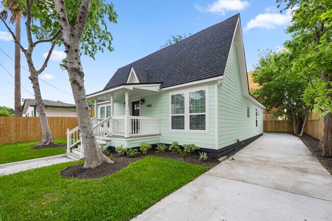 Building Photo - 6411 Illinois St