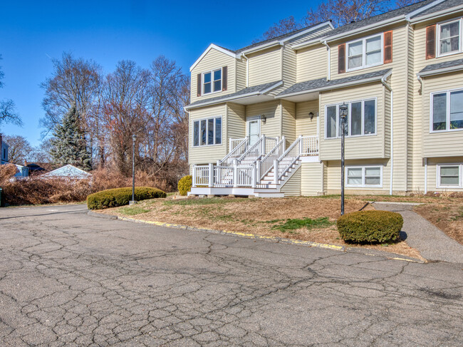 Building Photo - 151 Carriage Path S