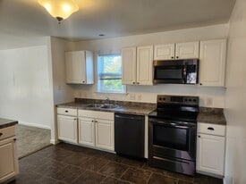 Building Photo - 81 Bay View Ave