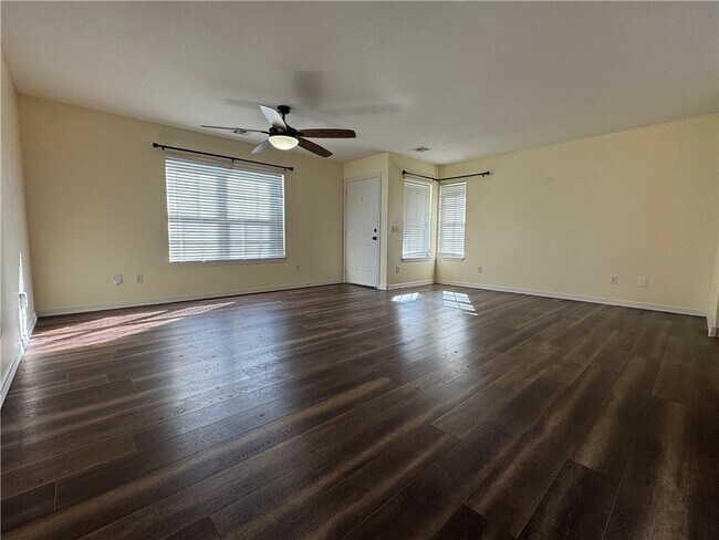 Building Photo - 910 NW A St