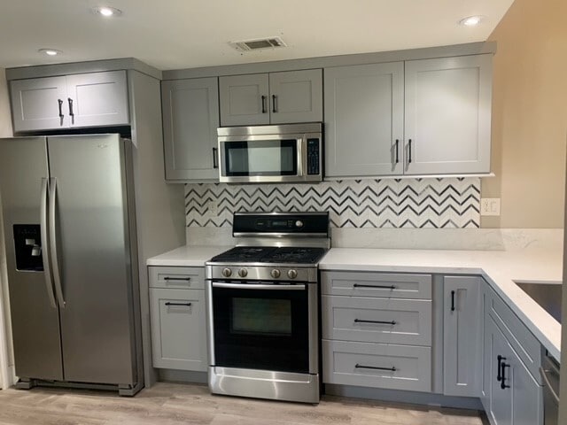 Kitchen - 26412 Vicente Lugo