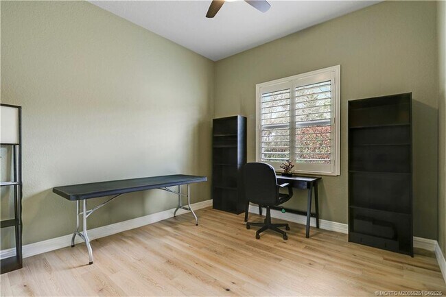 Building Photo - 5628 SW Gray Fox Dr