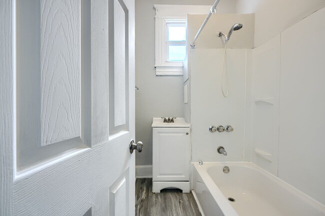 Building Photo - 400 N Hilton St