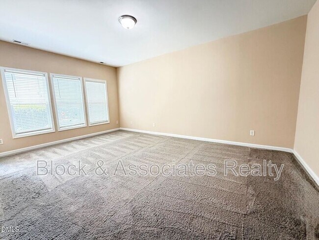 Building Photo - 705 Keystone Park Dr