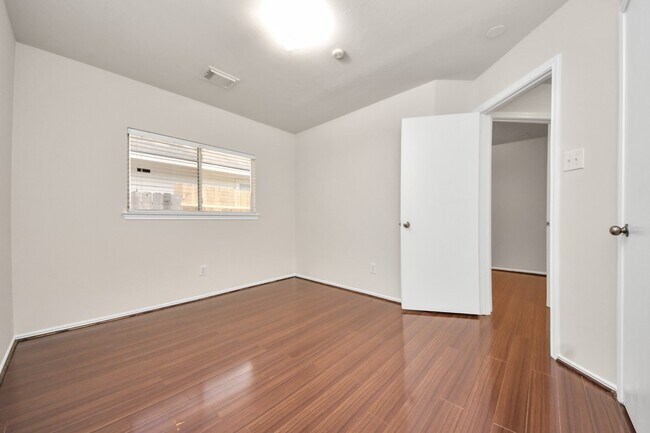 Building Photo - 12426 Magnolia Canyon