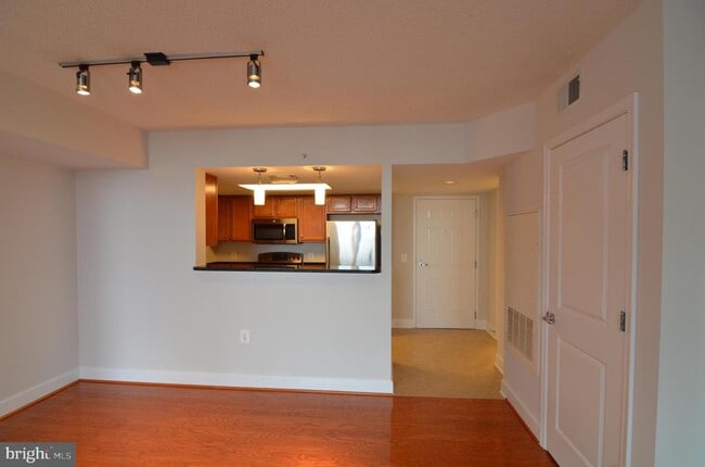 Building Photo - 11800 Sunset Hills Rd