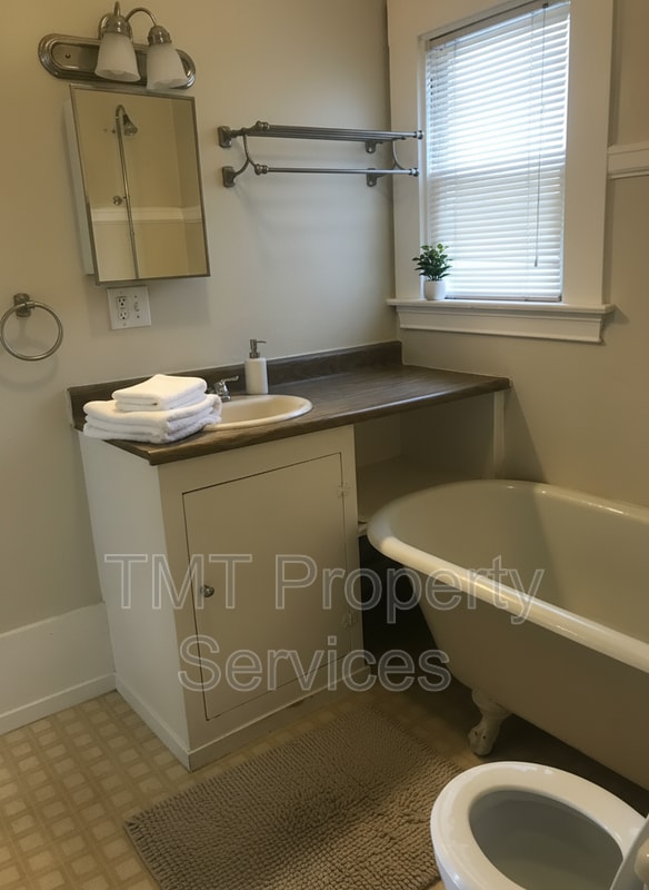 Building Photo - 719 19th St