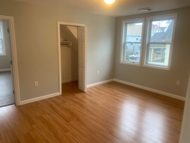 Building Photo - 35 Vinton St